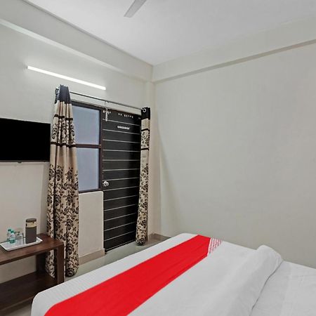 Hotel O Avs Hotel & Restaurant Νόιντα Εξωτερικό φωτογραφία