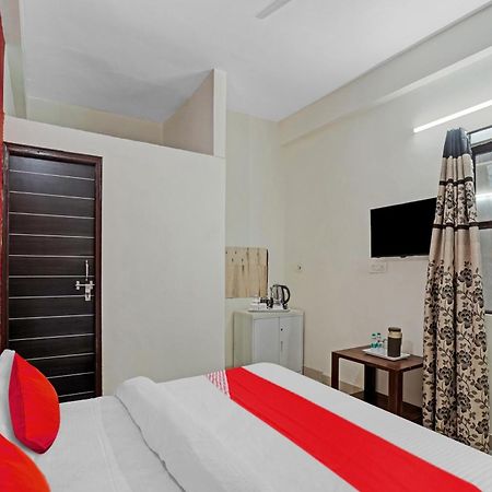 Hotel O Avs Hotel & Restaurant Νόιντα Εξωτερικό φωτογραφία