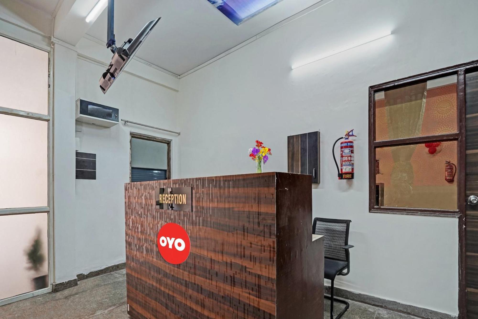 Hotel O Avs Hotel & Restaurant Νόιντα Εξωτερικό φωτογραφία