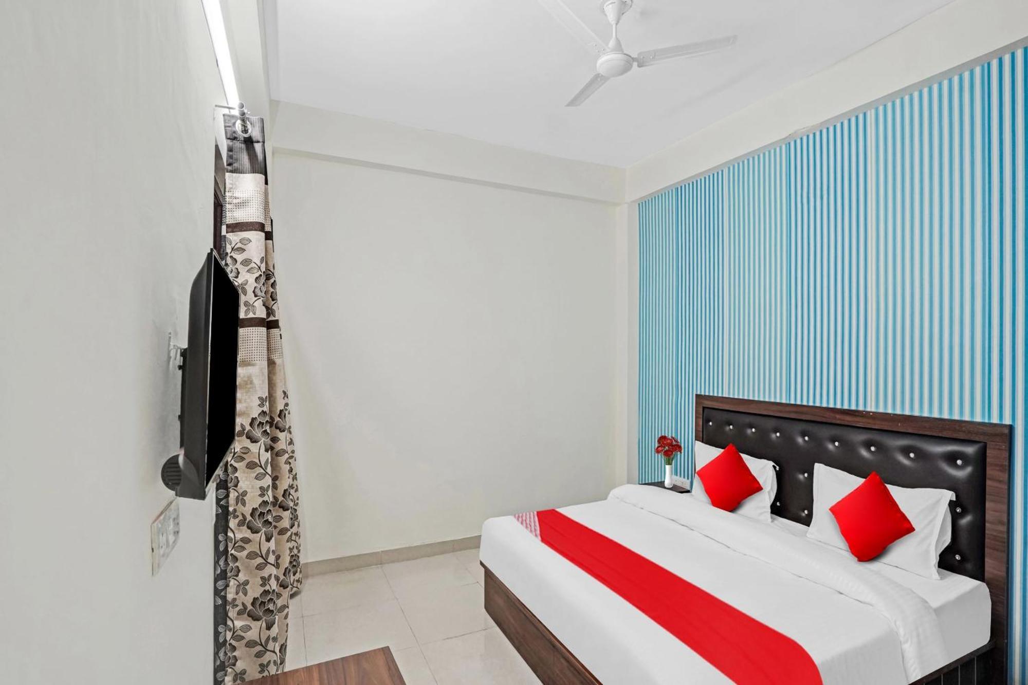 Hotel O Avs Hotel & Restaurant Νόιντα Εξωτερικό φωτογραφία