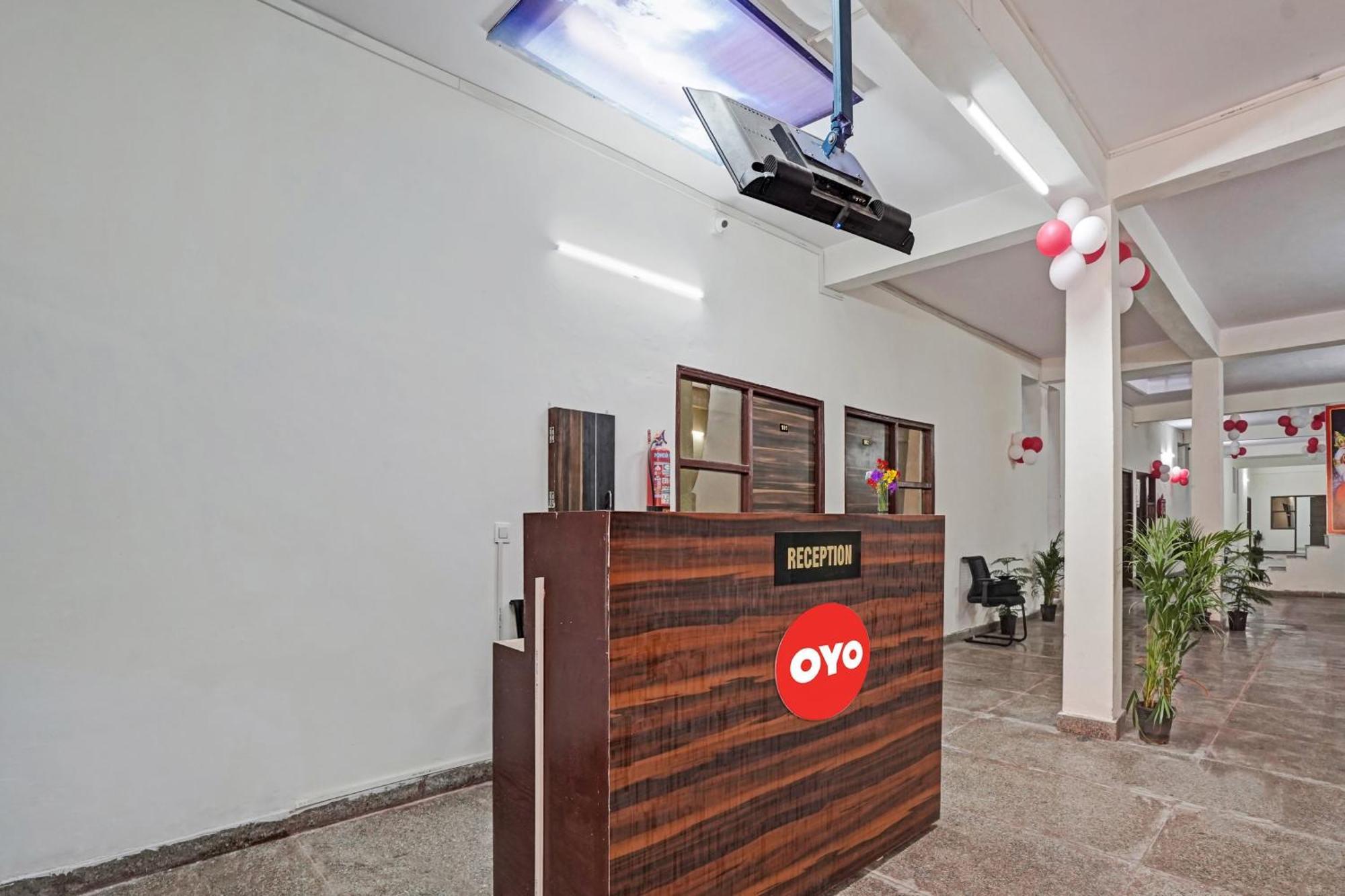 Hotel O Avs Hotel & Restaurant Νόιντα Εξωτερικό φωτογραφία
