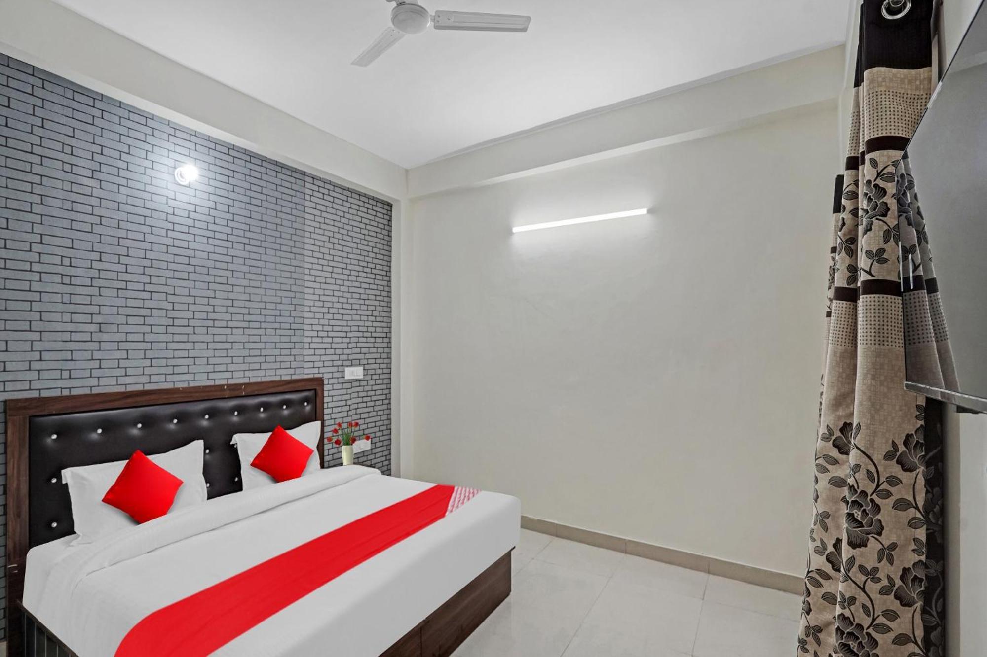 Hotel O Avs Hotel & Restaurant Νόιντα Εξωτερικό φωτογραφία