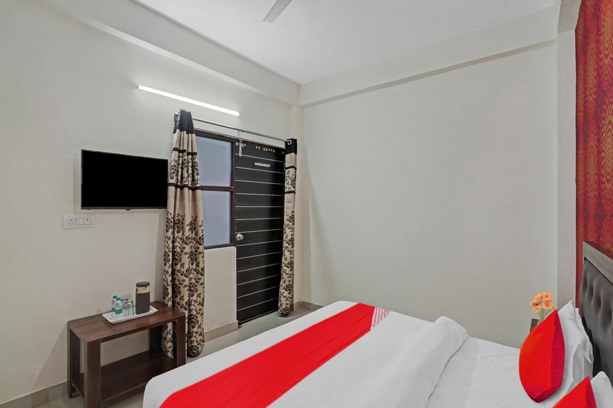 Hotel O Avs Hotel & Restaurant Νόιντα Εξωτερικό φωτογραφία