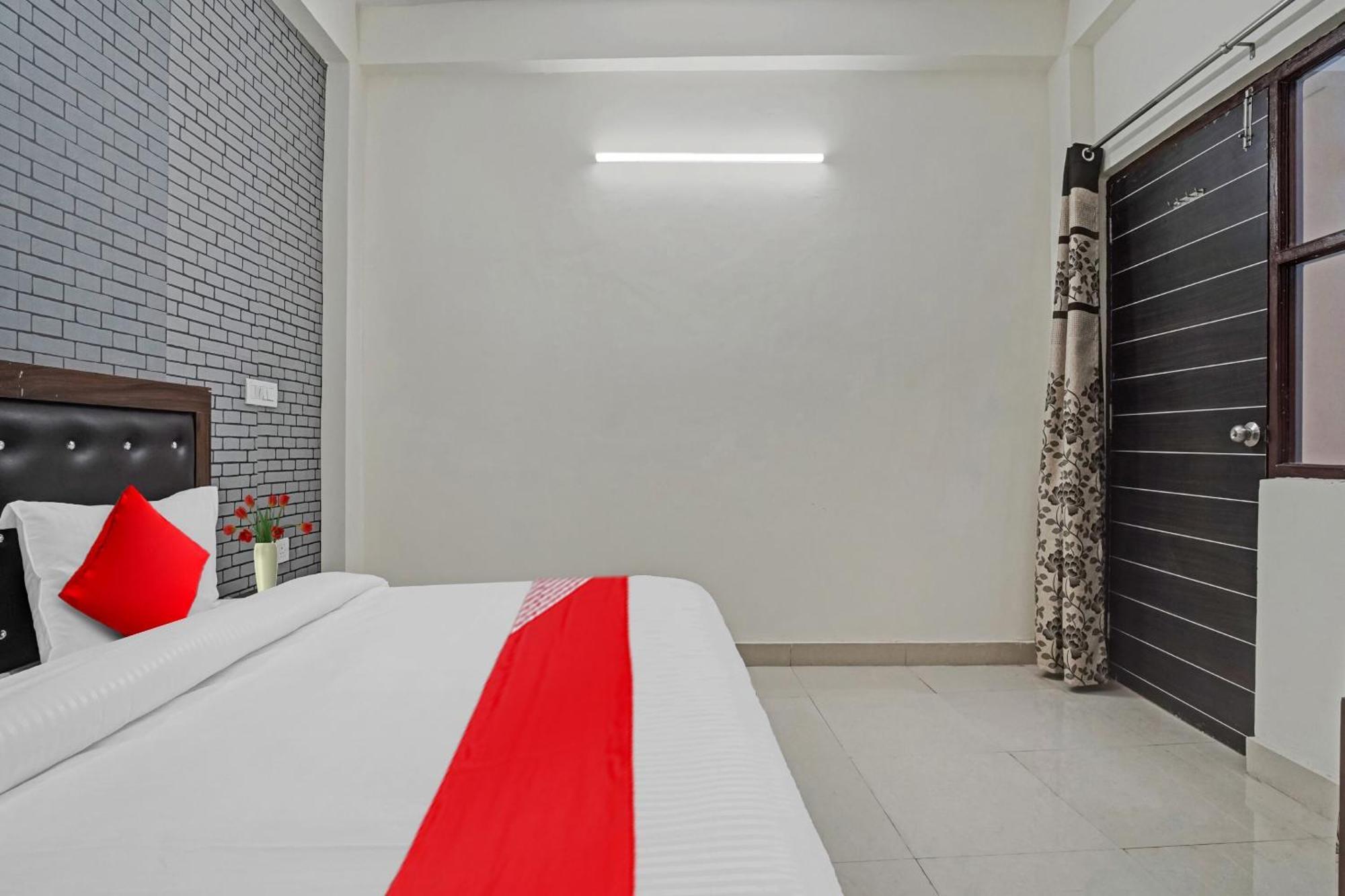 Hotel O Avs Hotel & Restaurant Νόιντα Εξωτερικό φωτογραφία